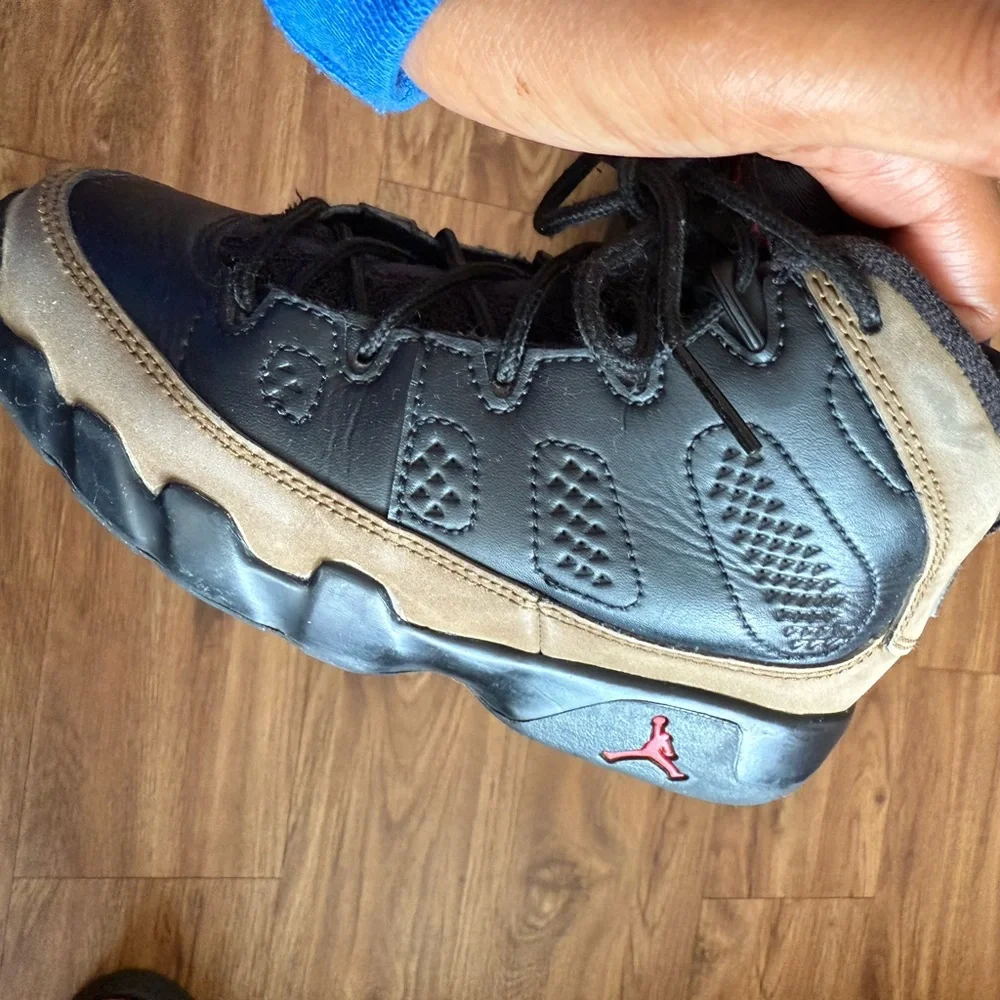 Kids Air Jordan Retro 9 - Olives 🫒 - Picture 13 of 16